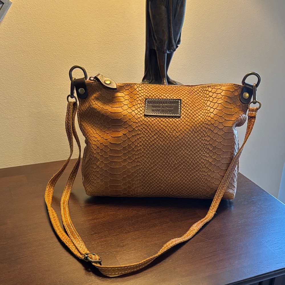 Elegant Brown soft leather Textured Women's crossbody or shoulder purse Bag